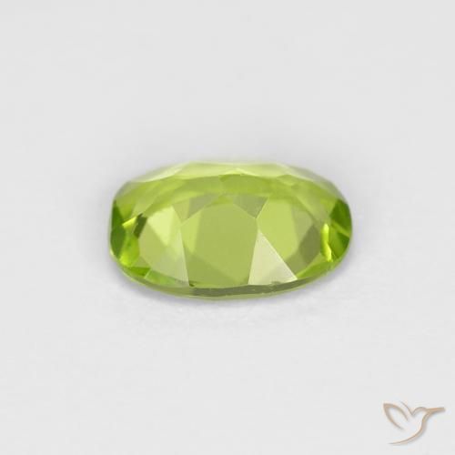 Péridot Vert moyen naturelle ovale, 0.80 ct, VS