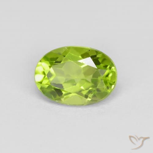 Péridot Vert moyen naturelle ovale, 1.08 ct, VS