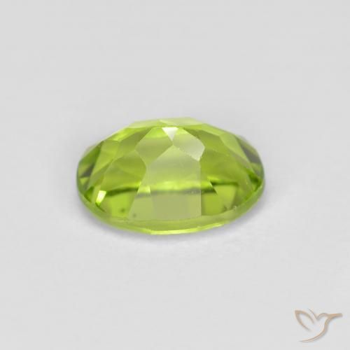 Péridot Vert moyen naturelle ovale, 1.08 ct, VS