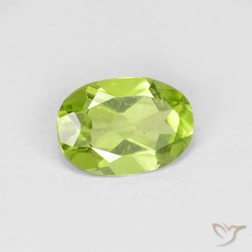 Péridot Vert éclatant naturelle ovale, 0.76 ct, VS
