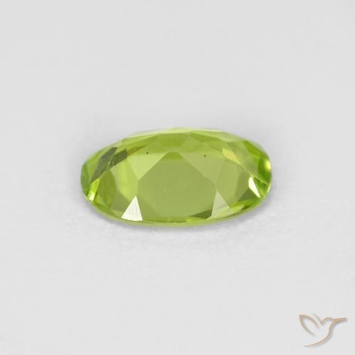 Péridot Vert éclatant naturelle ovale, 0.76 ct, VS