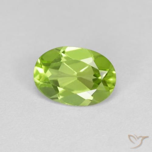 Péridot Vert moyen naturelle ovale, 0.81 ct, VS