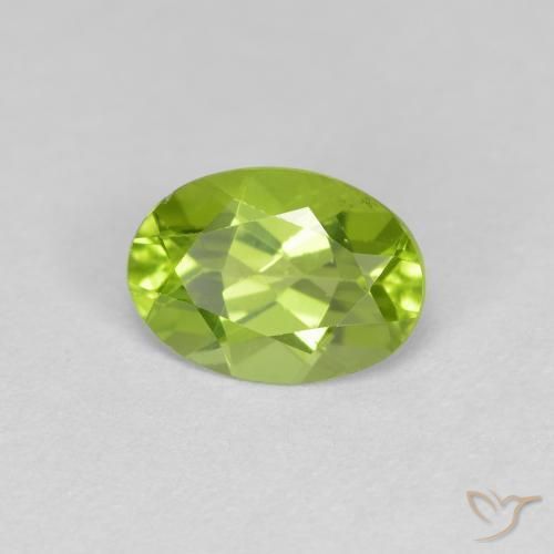 Péridot Vert moyen naturelle ovale, 0.82 ct, VS