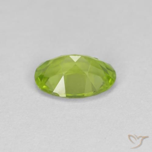Péridot Vert moyen naturelle ovale, 0.82 ct, VS