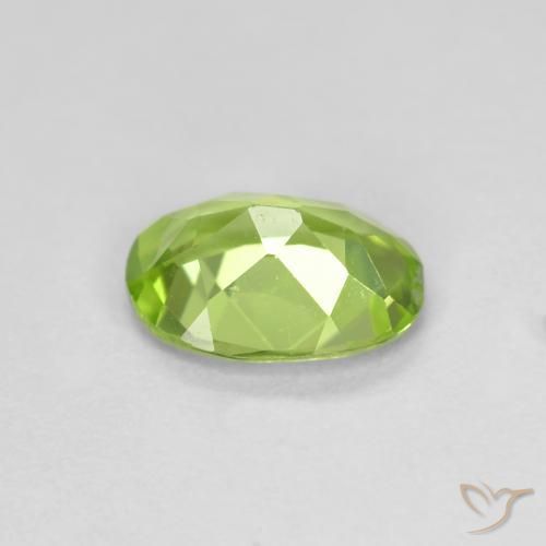 Péridot Vert éclatant naturelle ovale, 0.80 ct, VS