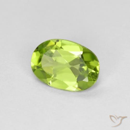 Péridot Vert moyen naturelle ovale, 0.70 ct, VS
