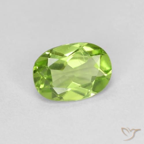 Péridot Vert moyen naturelle ovale, 0.78 ct, VS