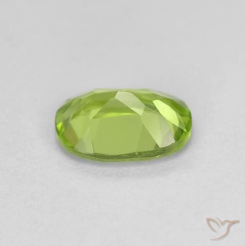 Péridot Vert jaunâtre naturelle ovale, 0.89 ct, VS