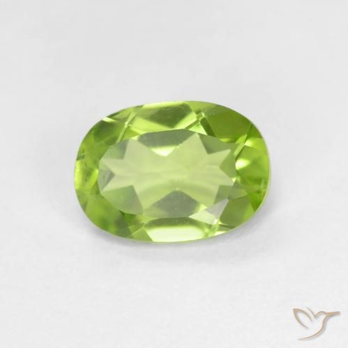 Péridot Vert éclatant naturelle ovale, 0.89 ct, VS