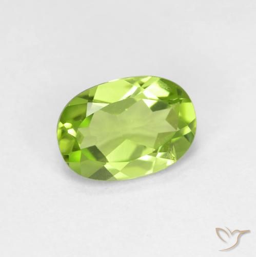 Péridot Vert moyen naturelle ovale, 0.85 ct, VS