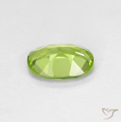 Péridot Vert moyen naturelle ovale, 0.85 ct, VS