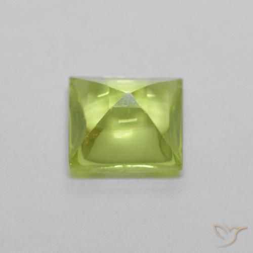 Péridot Vert éclatant naturelle Carré, 0.83 ct, Transparent