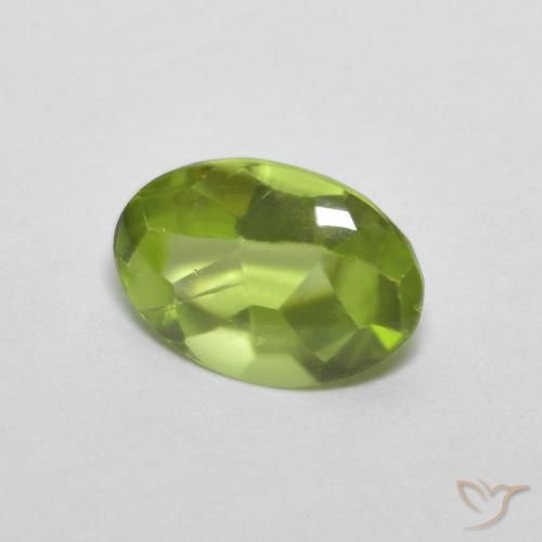 Péridot Vert moyen naturelle ovale, 0.84 ct, Transparent