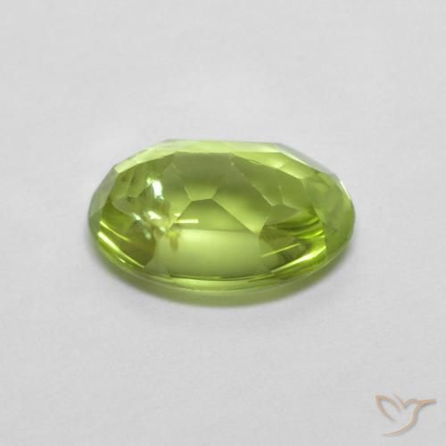 Péridot Vert moyen naturelle ovale, 0.84 ct, Transparent