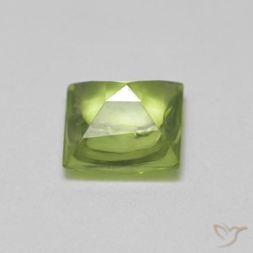 Péridot Vert moyen naturelle Carré, 0.74 ct, Transparent