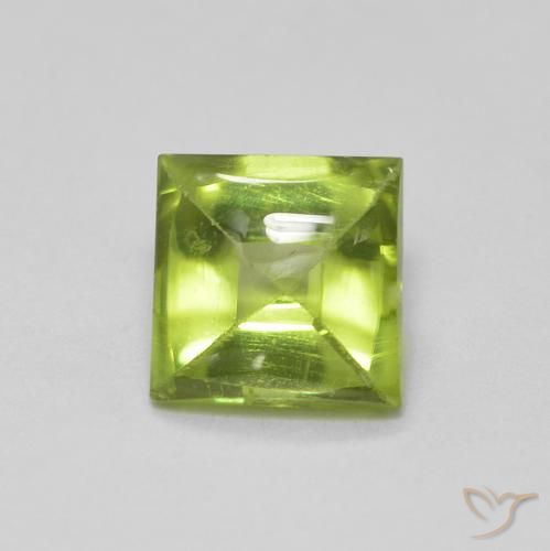 Péridot Vert éclatant naturelle Carré, 0.77 ct, Transparent