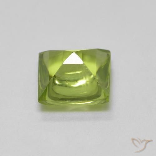 Péridot Vert éclatant naturelle Carré, 0.77 ct, Transparent