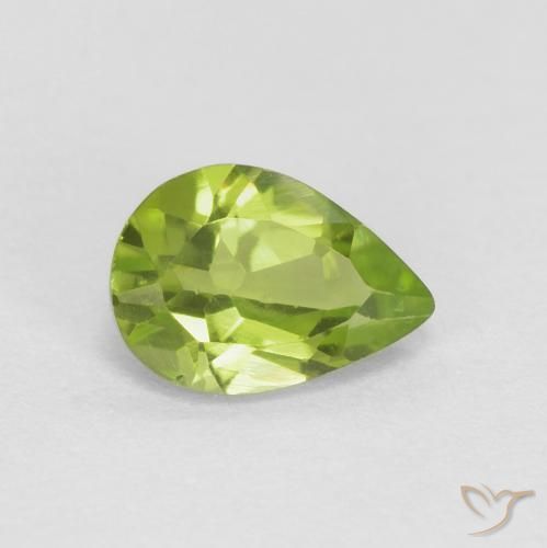 Péridot Vert moyen naturelle En forme de poire, 0.78 ct, VS
