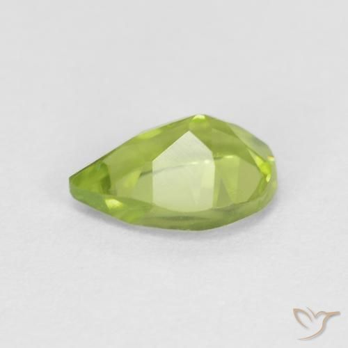 Péridot Vert moyen naturelle En forme de poire, 0.78 ct, VS