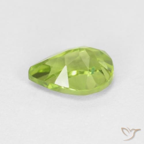 Péridot Vert moyen naturelle En forme de poire, 0.87 ct, VS