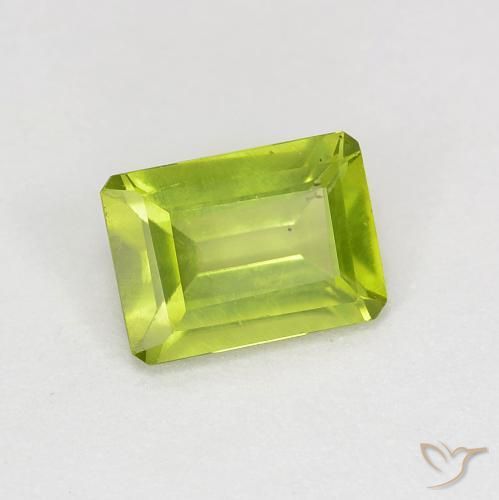 Péridot Vert moyen naturelle Octogone / coupe Émeraude, 1.03 ct, VS