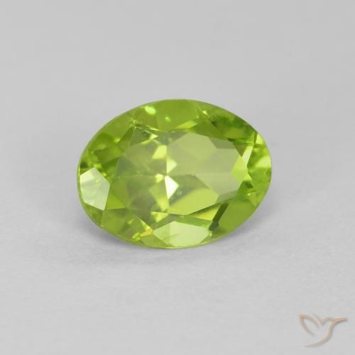 Péridot Vert éclatant naturelle ovale, 1.27 ct, VS