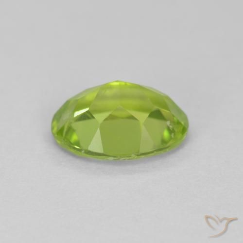 Péridot Vert éclatant naturelle ovale, 1.27 ct, VS