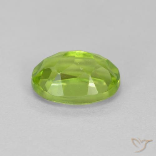 Péridot Vert éclatant naturelle ovale, 1.56 ct, VS
