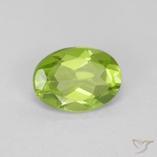 Péridot Vert éclatant naturelle ovale, 1.31 ct, VVS-VS