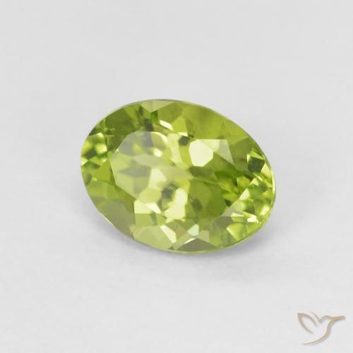 Péridot Vert moyen naturelle ovale, 1.27 ct, VVS-VS