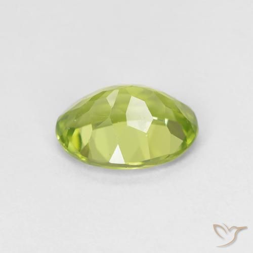 Péridot Vert moyen naturelle ovale, 1.27 ct, VVS-VS