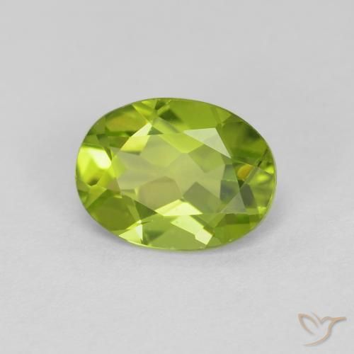 Péridot Vert moyen naturelle ovale, 1.26 ct, VVS-VS