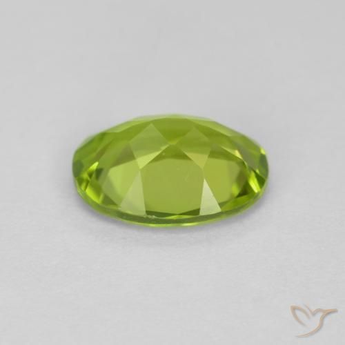 Péridot Vert moyen naturelle ovale, 1.26 ct, VVS-VS