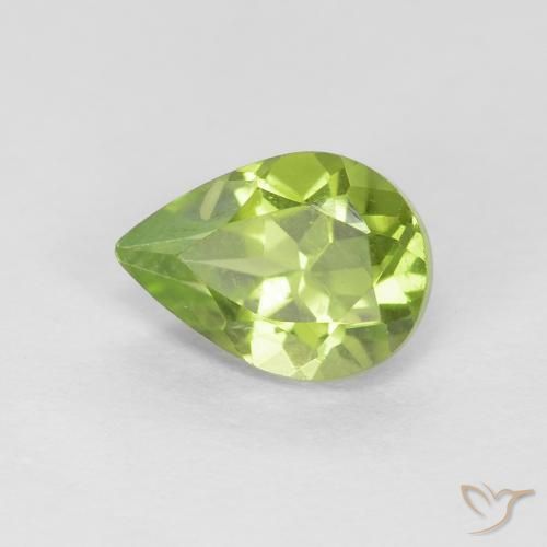 Péridot Vert vif et léger naturelle En forme de poire, 0.77 ct, VS