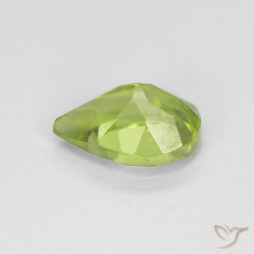 Péridot Vert vif et léger naturelle En forme de poire, 0.77 ct, VS