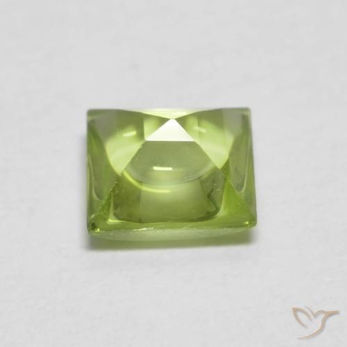 Péridot Vert éclatant naturelle Carré, 0.78 ct, Transparent