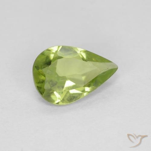 Péridot Vert jaunâtre naturelle En forme de poire, 0.65 ct, VVS