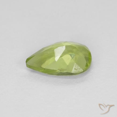 Péridot Vert jaunâtre naturelle En forme de poire, 0.65 ct, VVS