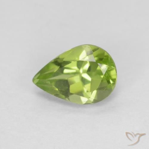 Péridot Vert éclatant naturelle En forme de poire, 0.84 ct, VVS