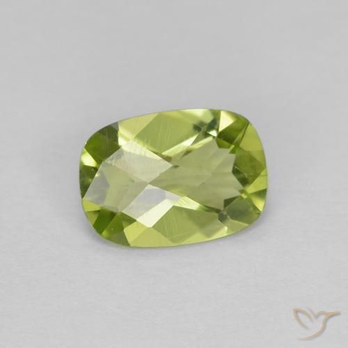 Péridot Vert moyen naturelle Coussin, 0.78 ct, VVS-VS