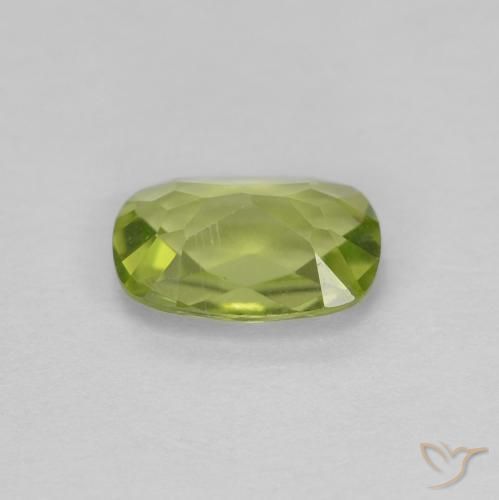 Péridot Vert moyen naturelle Coussin, 0.78 ct, VVS-VS