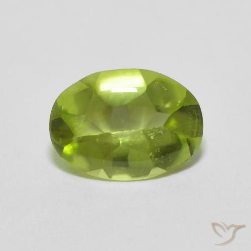 Péridot Vert éclatant naturelle ovale, 0.78 ct, Transparent
