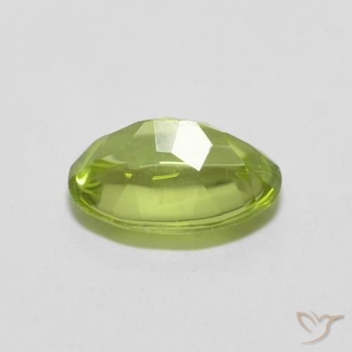 Péridot Vert éclatant naturelle ovale, 0.78 ct, Transparent
