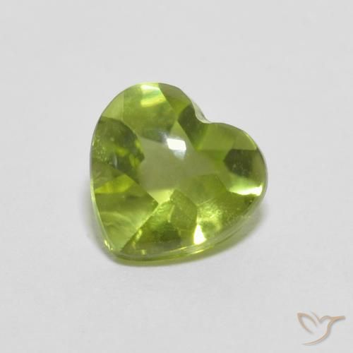 Péridot Vert éclatant naturelle Cœur, 0.84 ct, Transparent