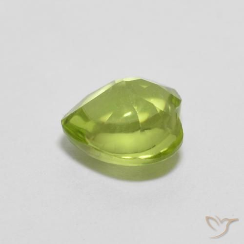 Péridot Vert éclatant naturelle Cœur, 0.84 ct, Transparent