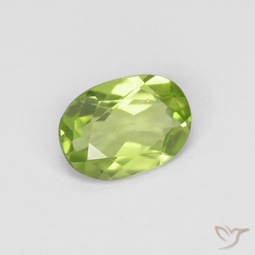 Péridot Vert moyen naturelle ovale, 0.83 ct, VVS-VS