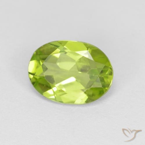 Péridot Vert jaunâtre naturelle ovale, 1.33 ct, VVS-VS