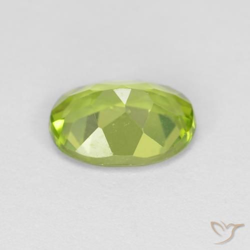 Péridot Vert jaunâtre naturelle ovale, 1.33 ct, VVS-VS