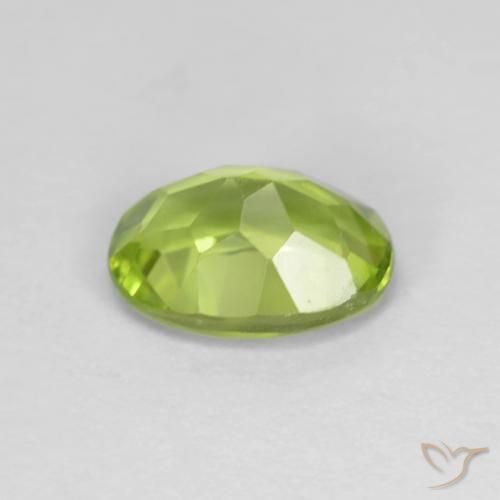 Péridot Vert jaunâtre naturelle ovale, 1.41 ct, VS