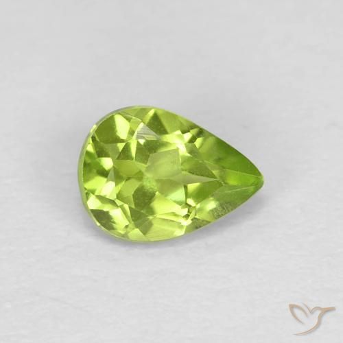 Péridot Vert moyen naturelle En forme de poire, 0.68 ct, VS